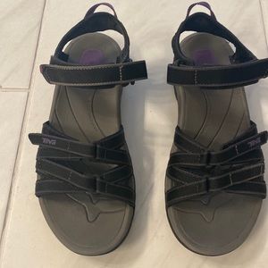 Teva all terrain sandals - like new!!